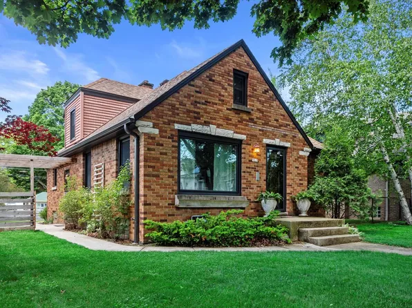 3223 South Taylor AVENUE, Milwaukee, WI 53207