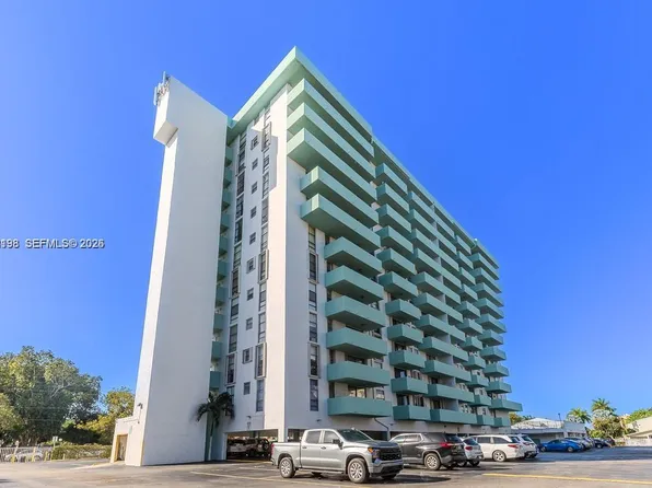 1825 W 44th Pl APT 206, Hialeah, FL 33012