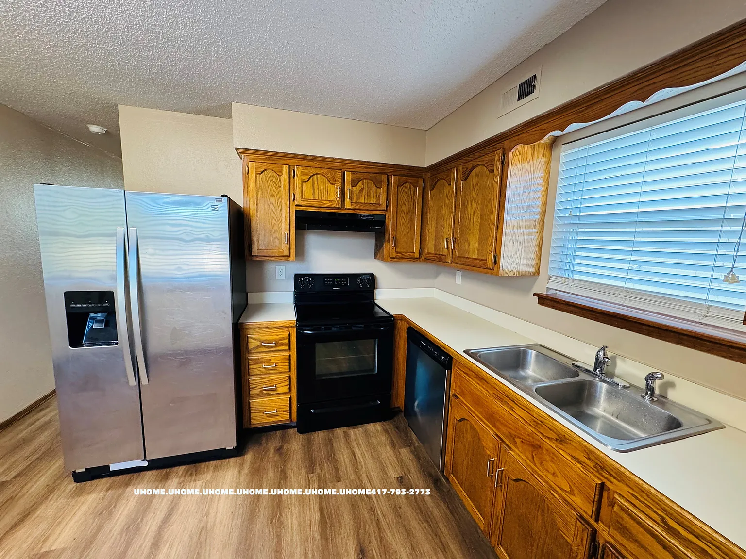3 bed, 2.5 bath, 1475 sqft, $1,295 — Photo 3