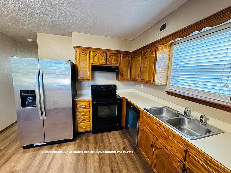 2231 S Texas Ave — Photo 3
