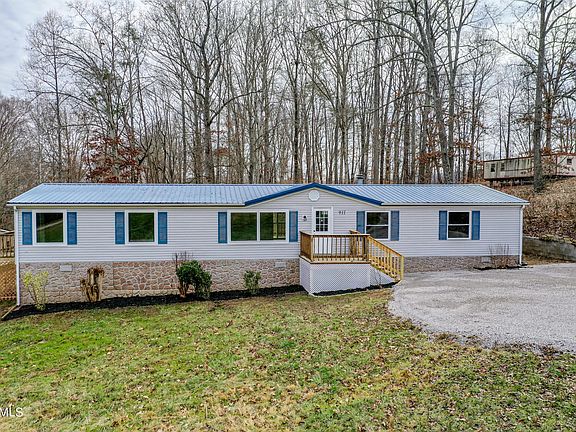 2nd image of 911 Woodview Way