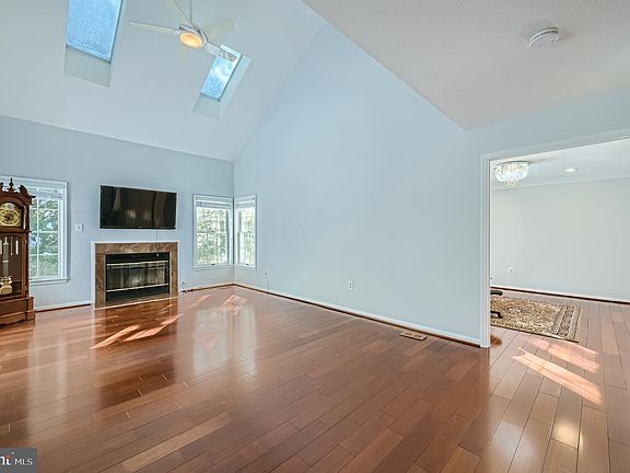 4th image of 8 Sapphire Hill Ct