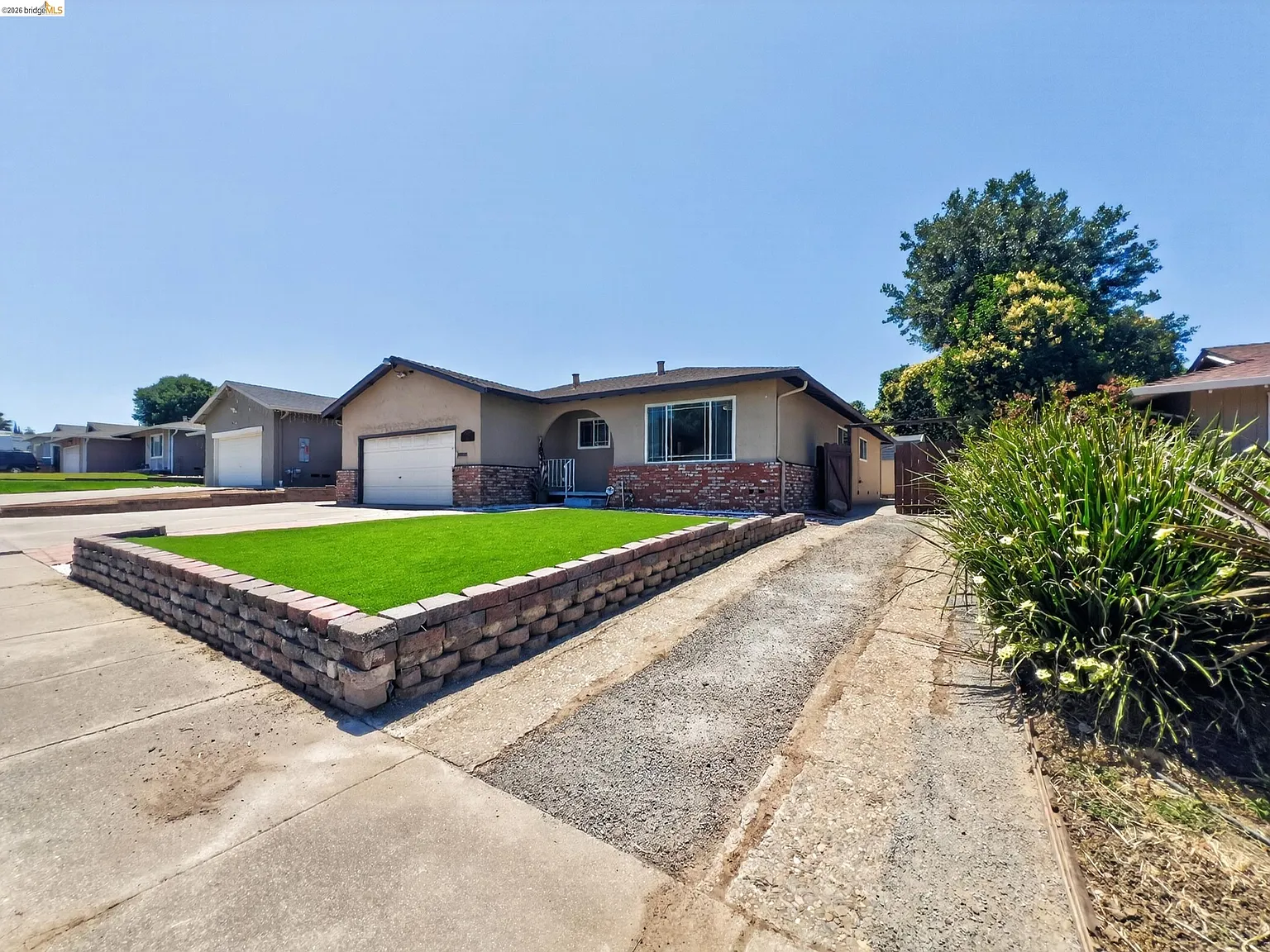 4 bed, 2.0 bath, 1573 sqft, $3,350 — Photo 3