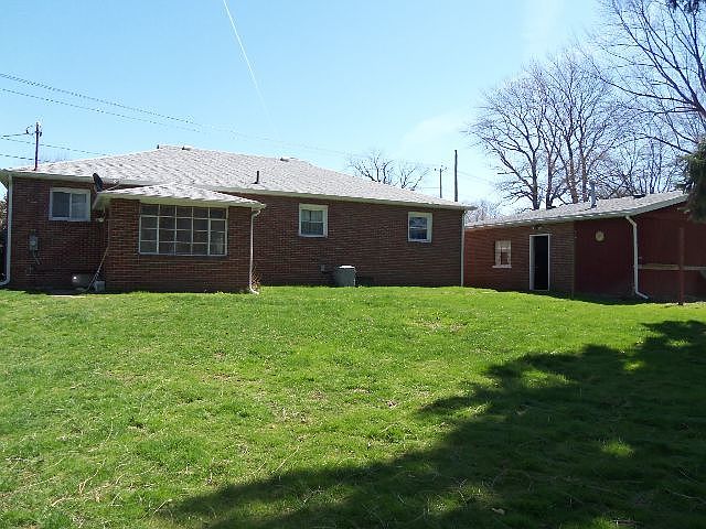 2nd image of 10921 Bennett Rd