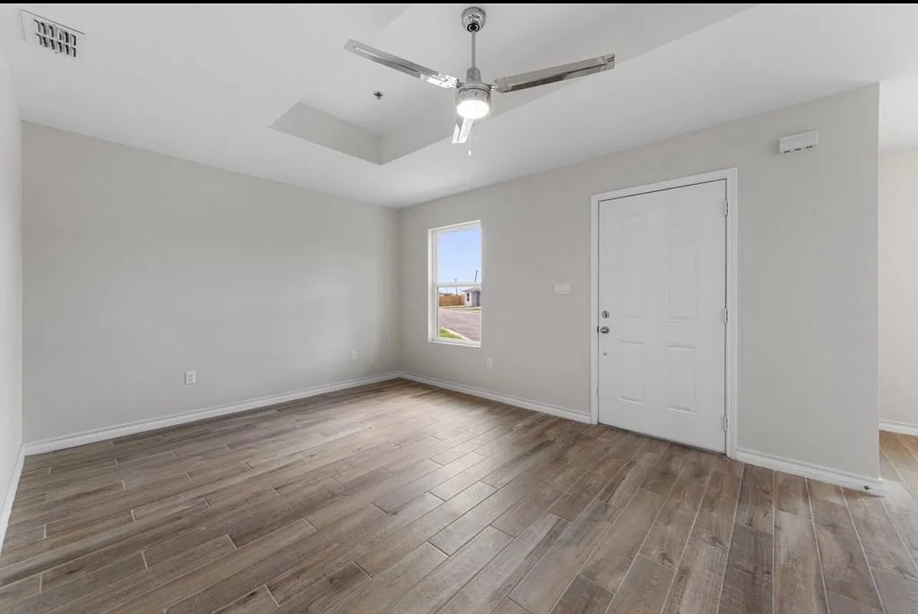3 bed, 1038 sqft, $1,400 — Photo 2