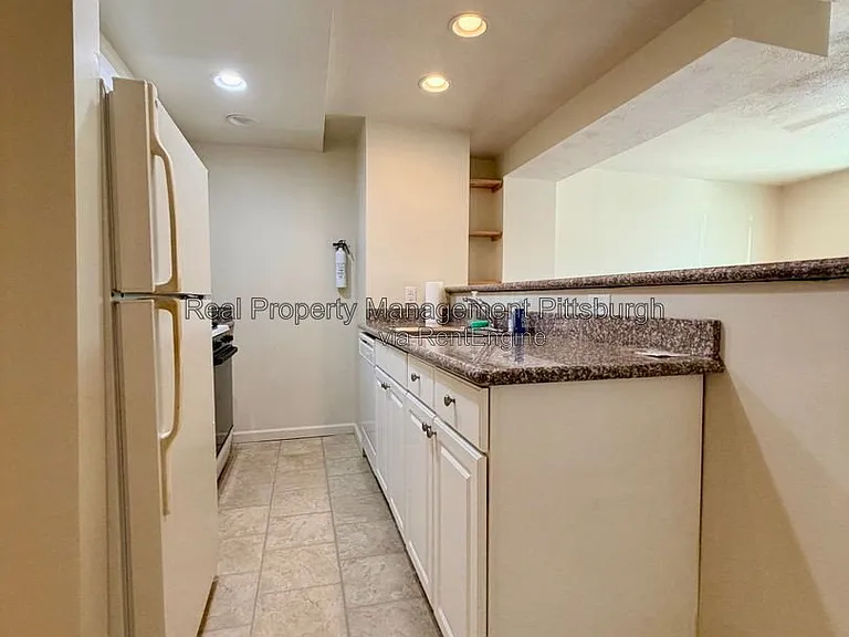 1927 Fox Way — Photo 7