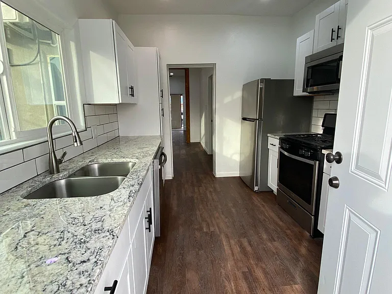 318 Santa Fe Ave SW — Photo 3