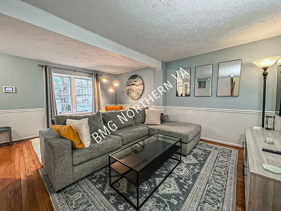 Lovely and Spacious 3 Bed 3.5 Bath Townhome with Tailored Deck In Desired Pohick Village — Photo 4