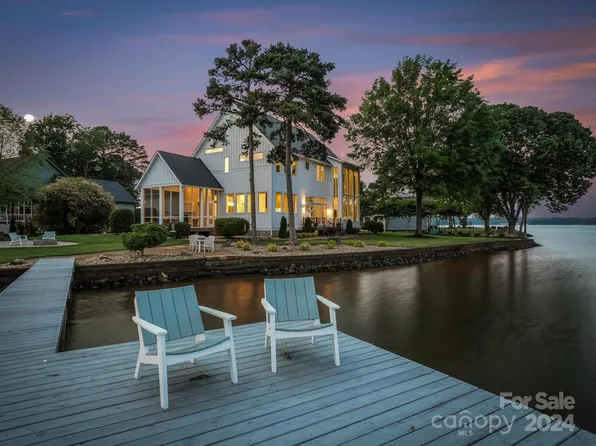 8259 Peninsula Ln, Sherrills Ford, NC 28673