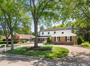 207 Bridle Path Cir, Oak Brook, IL 60523
