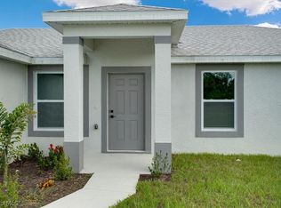 916 Graystone Ave, Lehigh Acres, FL 33974