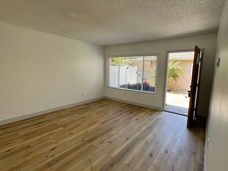 3720 Emerald St — Photo 47