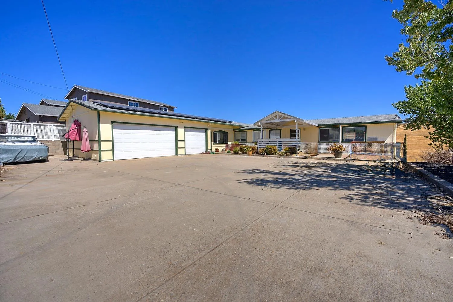 4270 Lakeview Dr photo 1