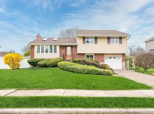 43 Sherman Dr, Syosset, NY 11791