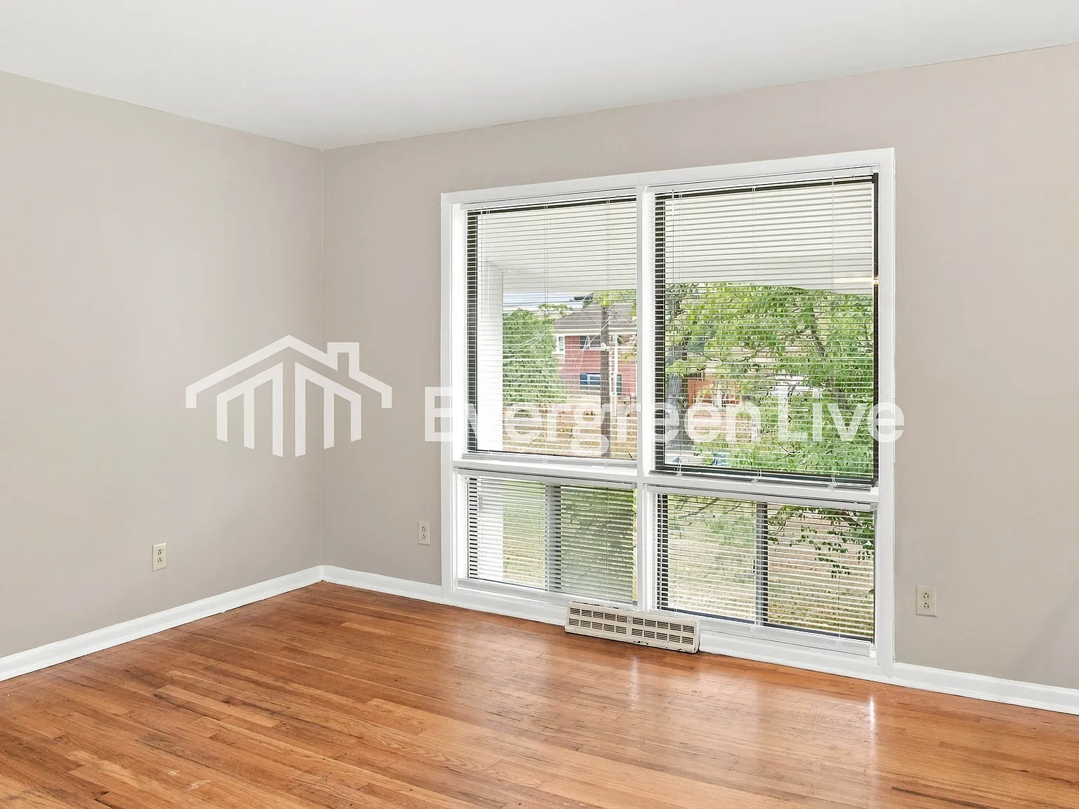 3 bed, 2.0 bath, 1690 sqft, $1,295 — Photo 2