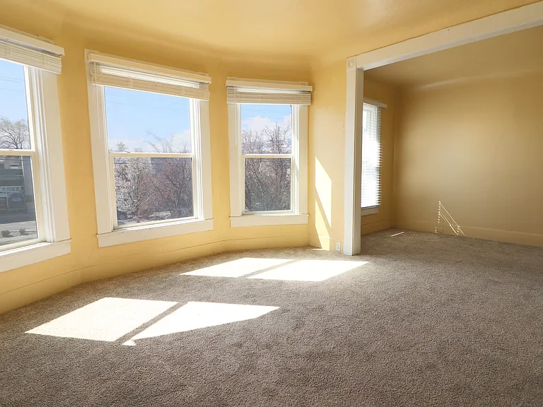 407 W 5th St #4 — Photo 15