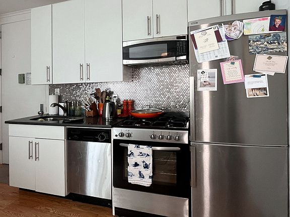 5th image of 265 S 2nd St APT 10