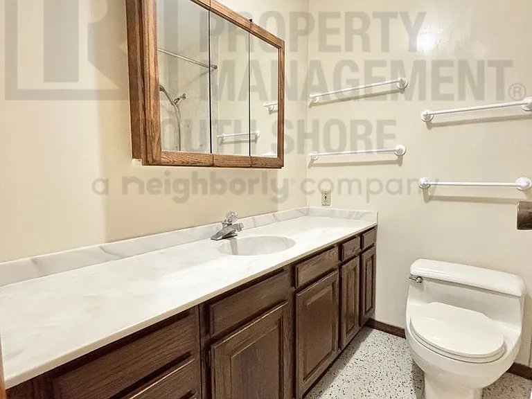 555 Meadow Ln — Photo 3