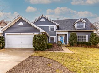 369 Tally Ho Dr, Vernon Hills, IL