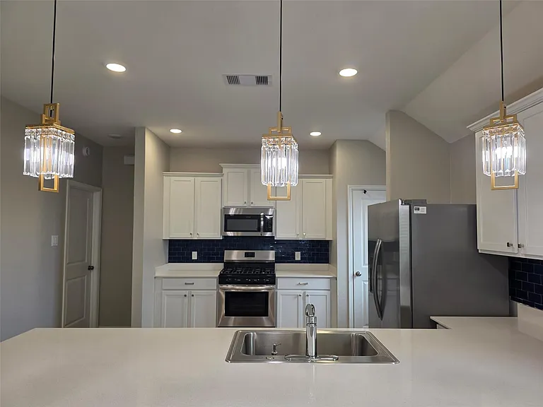 1942 Barrett Gables Dr — Photo 10