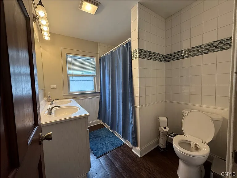 936 Lancaster Ave — Photo 21