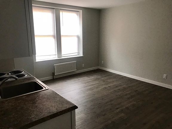 2nd image of 215 E Broadway APT 1L