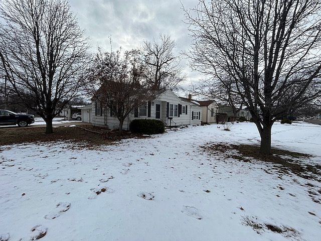 1st image of 101 W 24th Ave