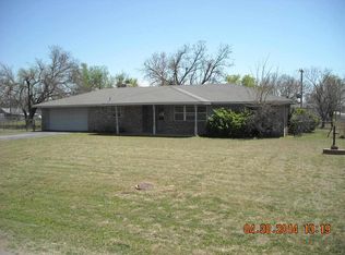 712 W B Ave, Cache, OK 73527
