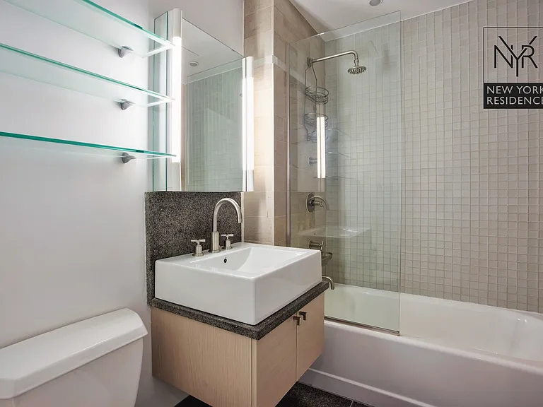 120 Greenwich St #6J — Photo 4