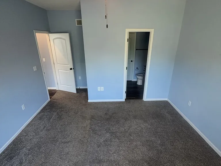 112 S McGee St — Photo 13