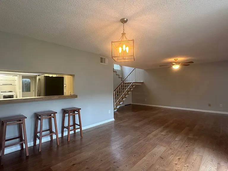 1532 N Carolwood Blvd — Photo 26