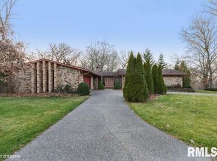9 Timber Ridge Dr, Coal Valley, IL 61240
