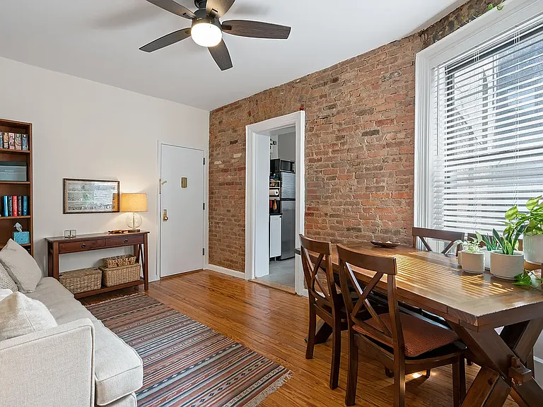411 W 21st St #6 — Photo 2