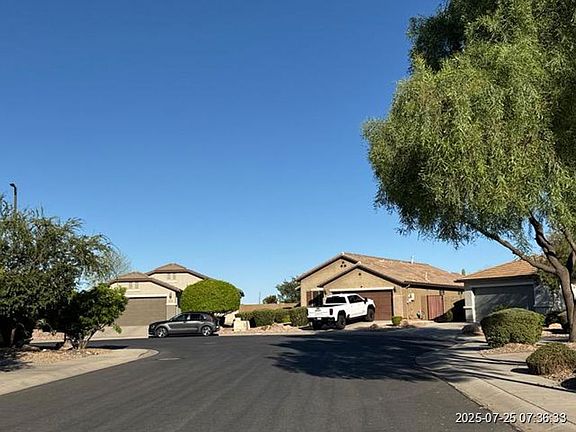 Exterior Neighborhood (street photo)