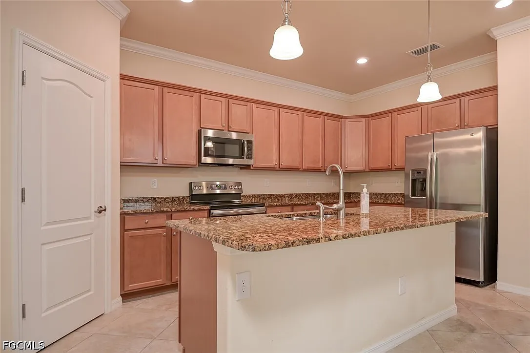 4 bed, 3.0 bath, 2032 sqft, $2,950 — Photo 3