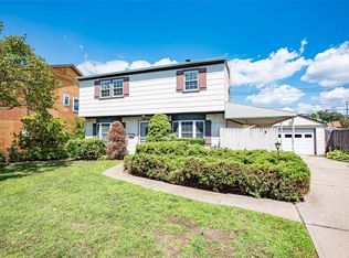 11 Blue Spruce Rd, Levittown, NY 11756