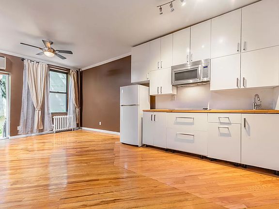 3rd image of 210 E 88th St APT 1C