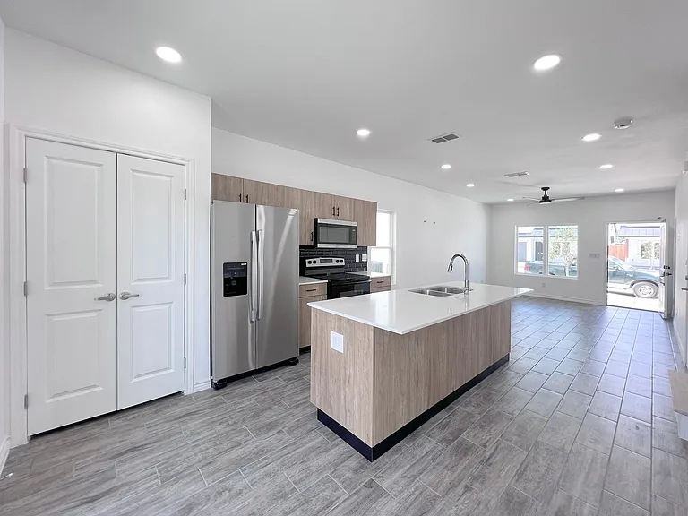 3610 S Veterans Blvd — Photo 13