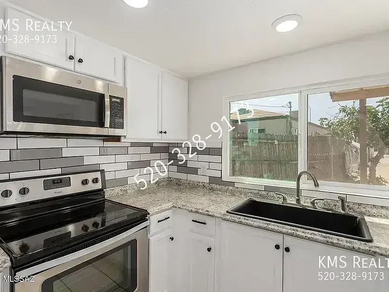 2429 E Cameron Vis — Photo 8