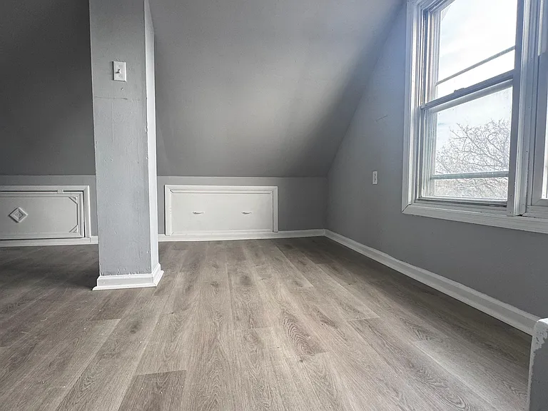 52-54 Ives Ct — Photo 2