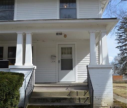 2nd image of 1405 Forest Ave
