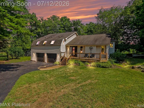 6317 Kevin Dr, Brighton, MI 48116