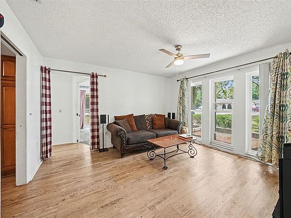 4th image of 8251 Earlshire Ln