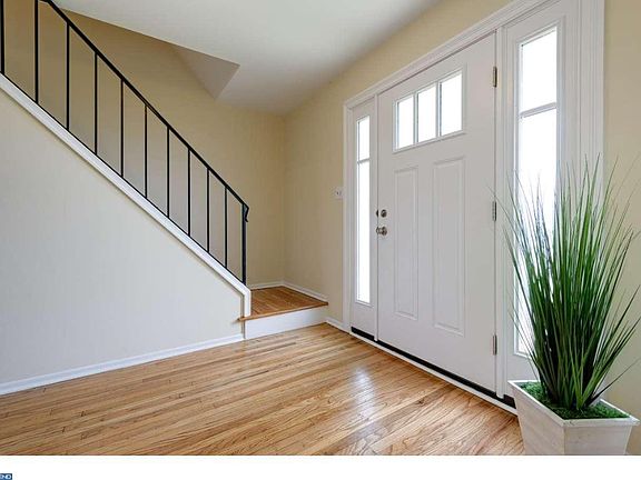 3rd image of 5 Buckingham Dr