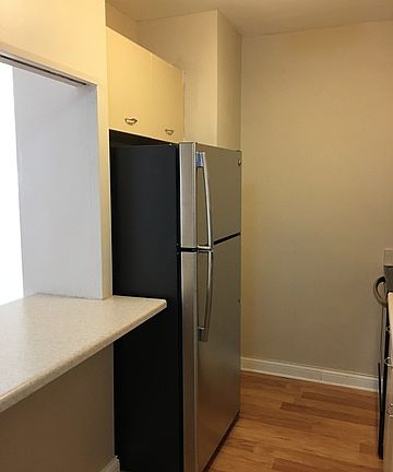 5th image of 535 N Michigan Ave APT 406