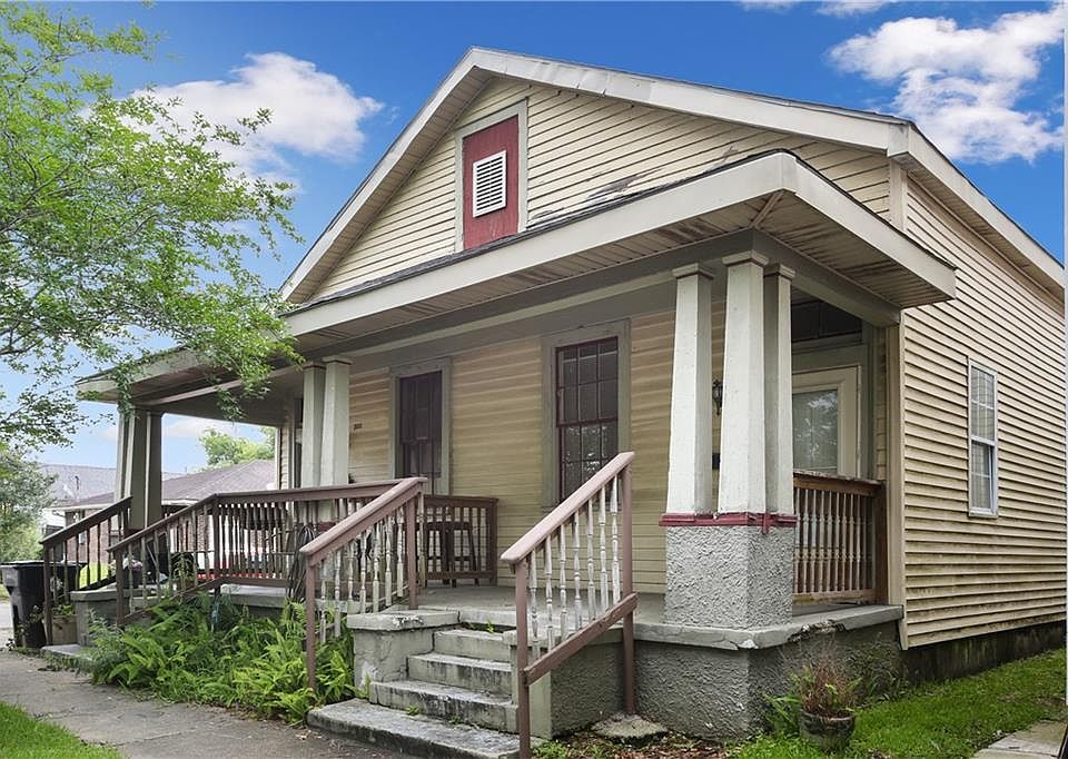 1st image of 300 Whitney Ave #2
