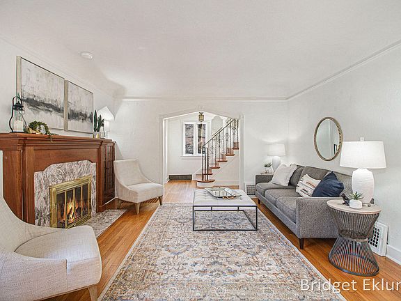 5th image of 2458 Maplewood Dr SE