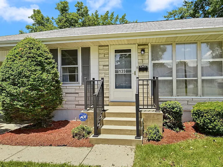 135 Saint Maurice Ln — Photo 2
