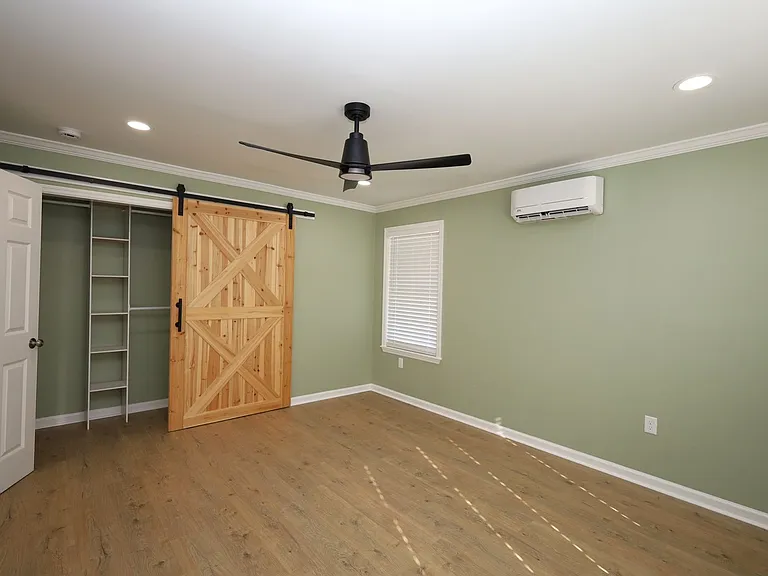 308 E Jane St — Photo 7