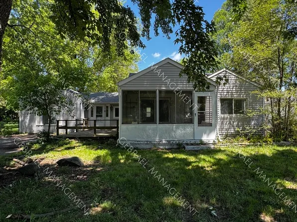 1097 E Schumacher St, Burton, MI 48529